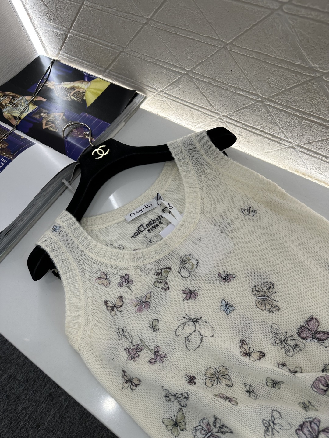 ♥Dio*♥2026新品上架 蝴蝶刺绣针织背心定制YB丝毛纱线织造，质感高级，舒适柔软，圆领背心剪裁，平