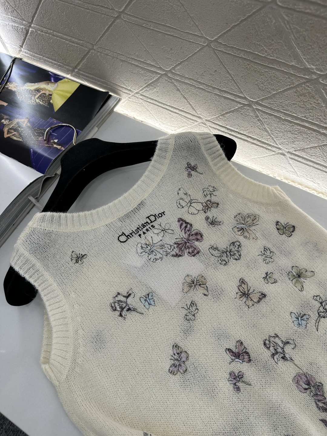 ♥Dio*♥2026新品上架 蝴蝶刺绣针织背心定制YB丝毛纱线织造，质感高级，舒适柔软，圆领背心剪裁，平