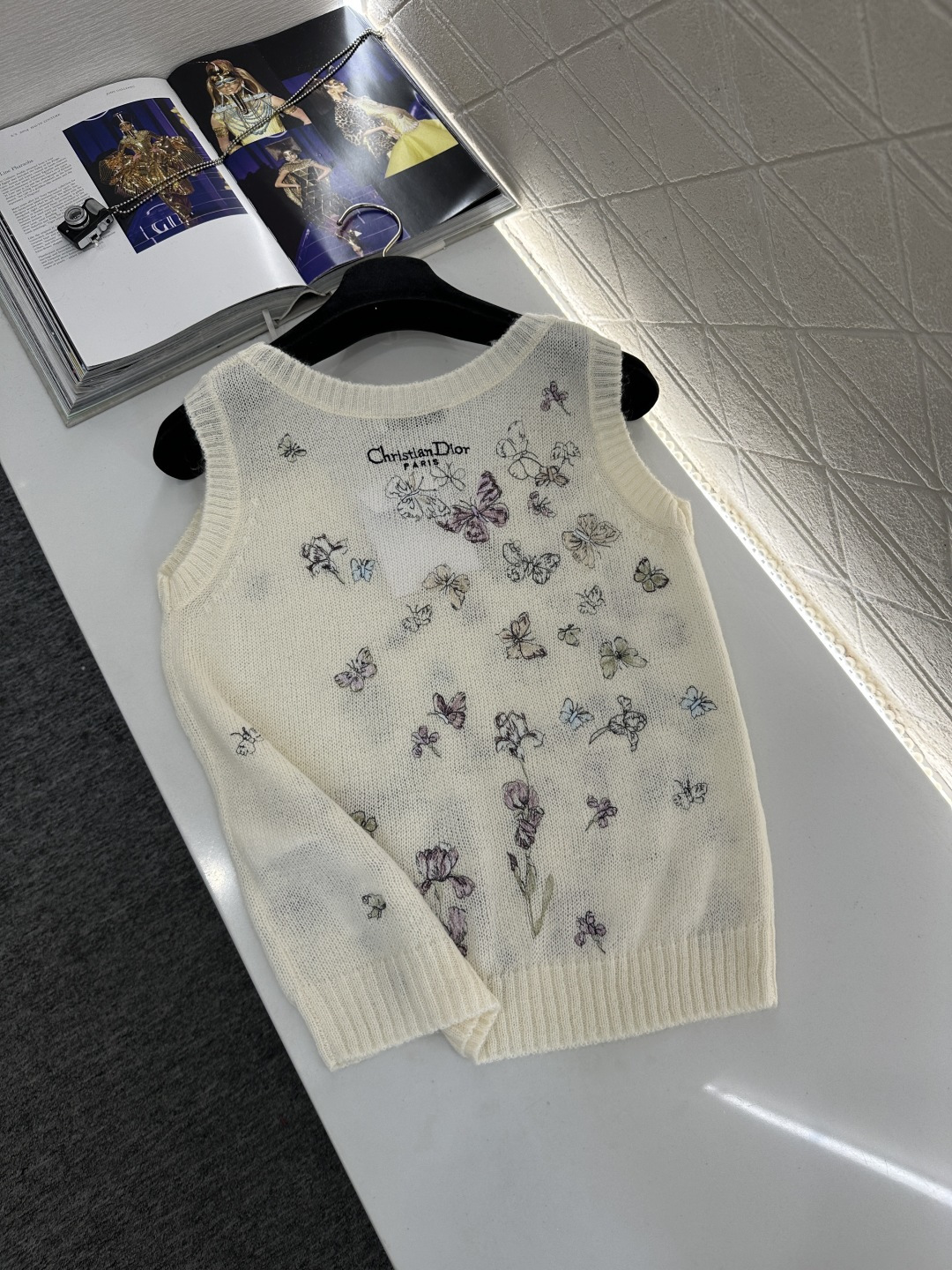 ♥Dio*♥2026新品上架 蝴蝶刺绣针织背心定制YB丝毛纱线织造，质感高级，舒适柔软，圆领背心剪裁，平