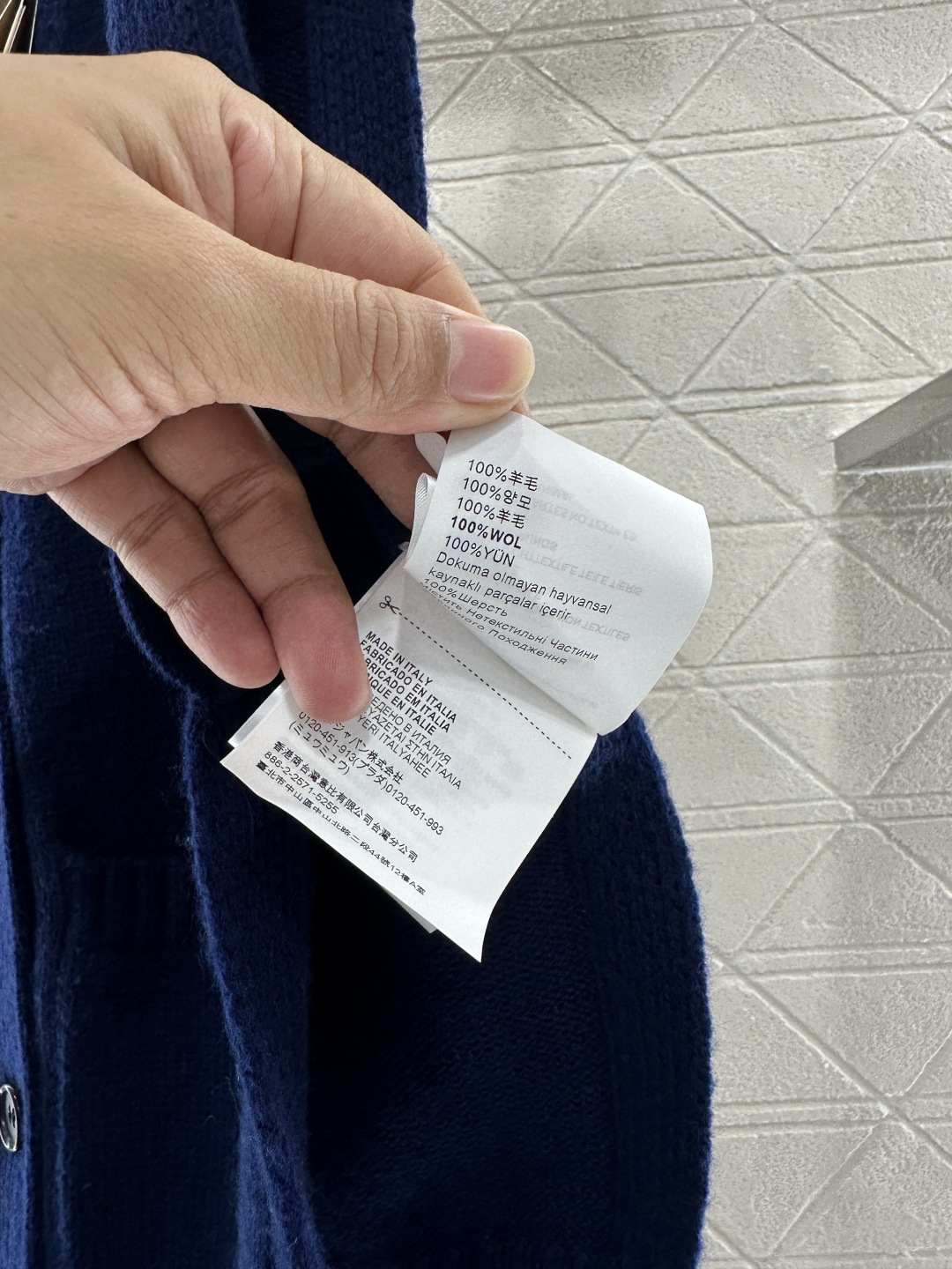 ♥Miumi*♥2026新品上架 徽标针织开襟背心坎肩定制YB羊毛纱线织造，穿搭舒适，质感十足，宽边针织