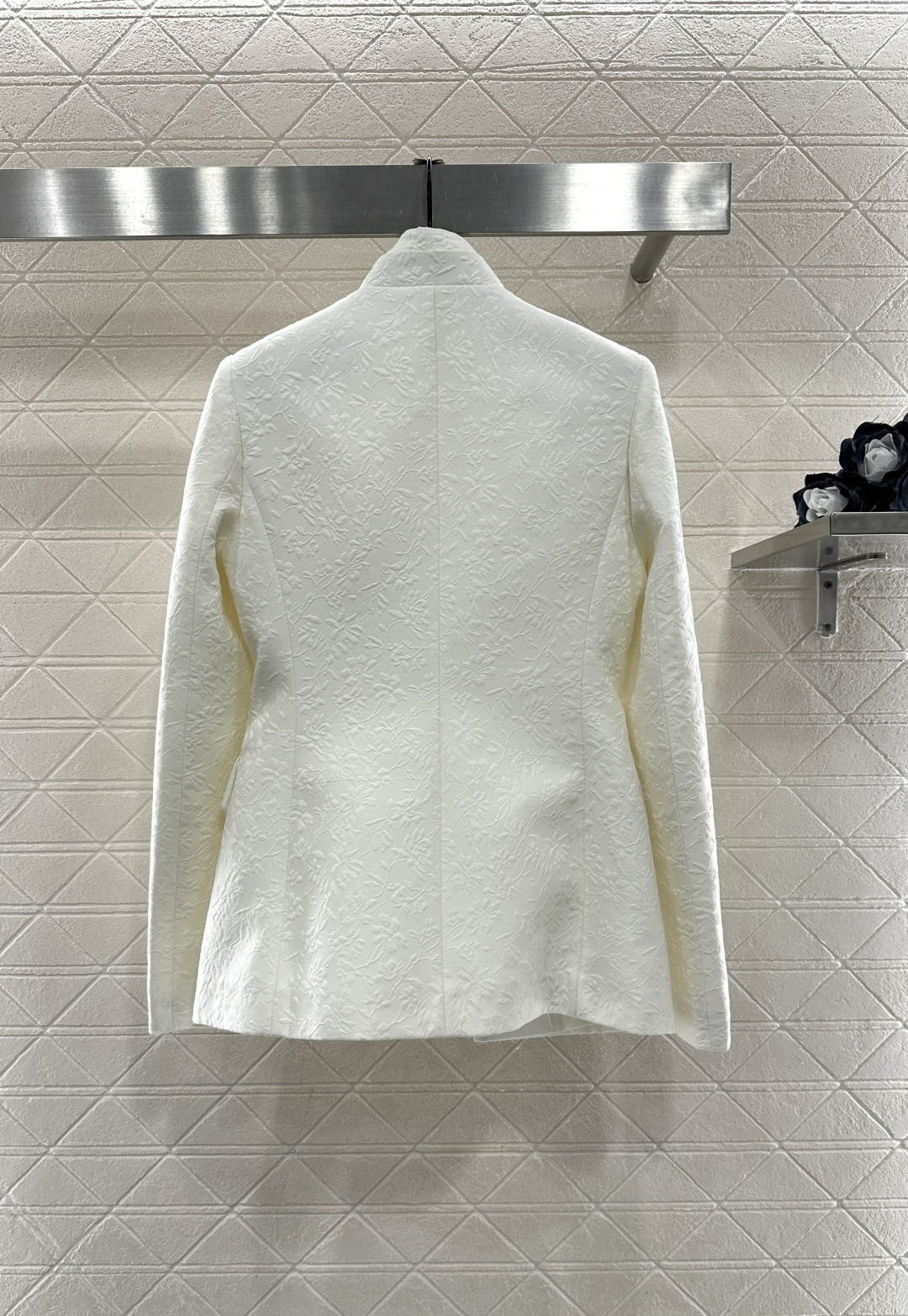 ♥Dio*♥2026新品上架 假两件套西装长裤套装定制YB进口丝毛材质，面料凹凸花朵藤蔓的褶皱肌理明显，