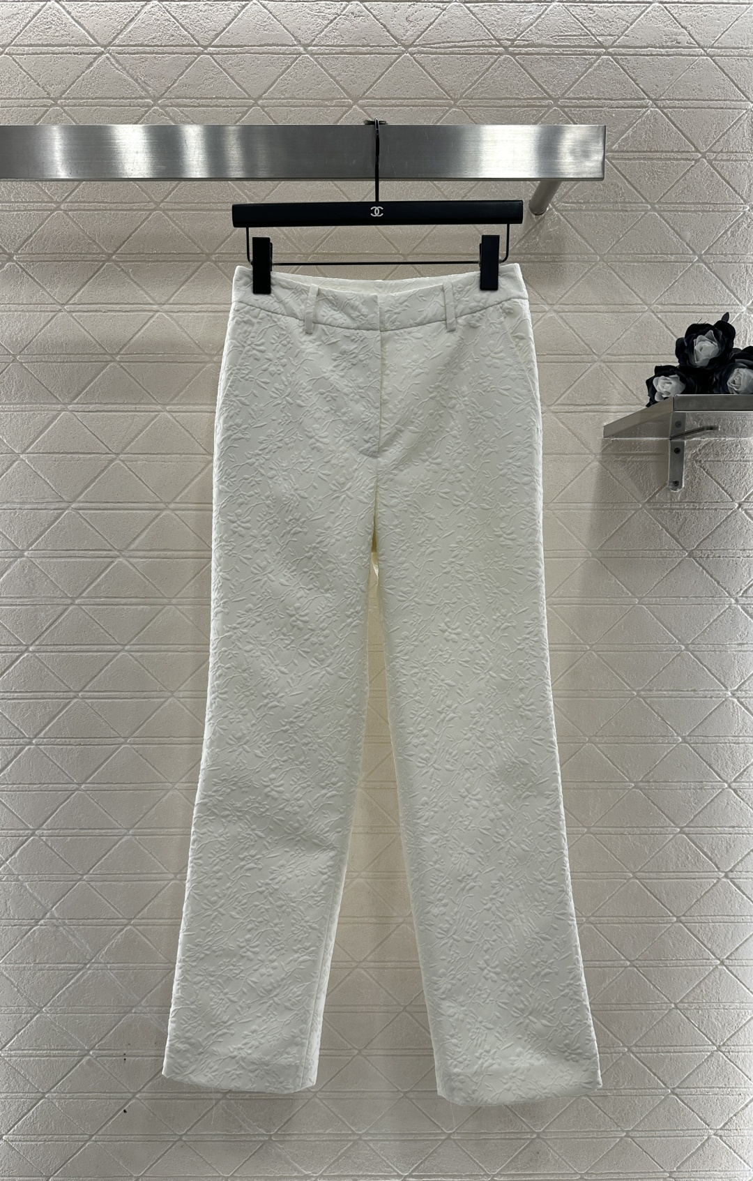 ♥Dio*♥2026新品上架 假两件套西装长裤套装定制YB进口丝毛材质，面料凹凸花朵藤蔓的褶皱肌理明显，