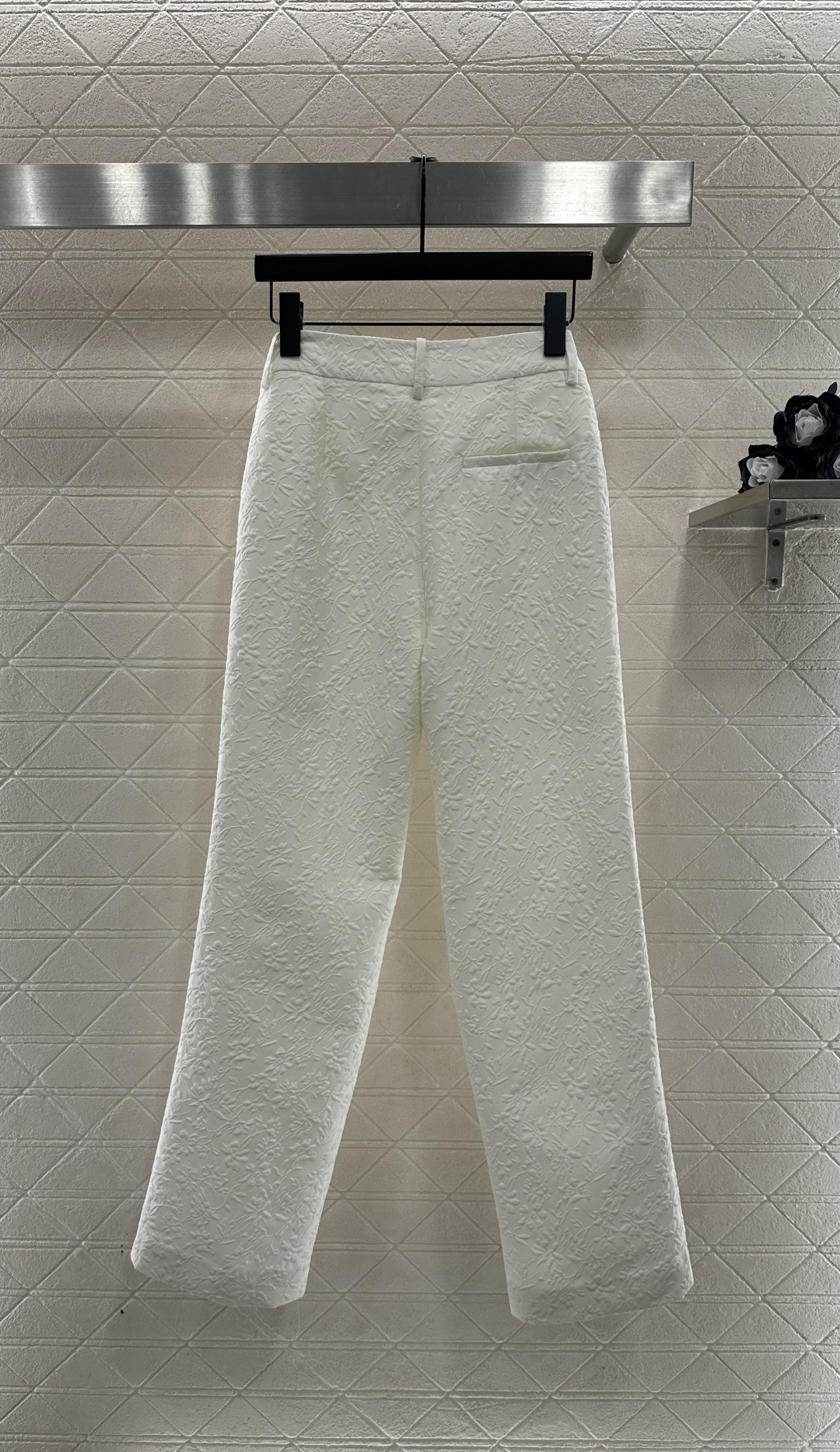 ♥Dio*♥2026新品上架 假两件套西装长裤套装定制YB进口丝毛材质，面料凹凸花朵藤蔓的褶皱肌理明显，