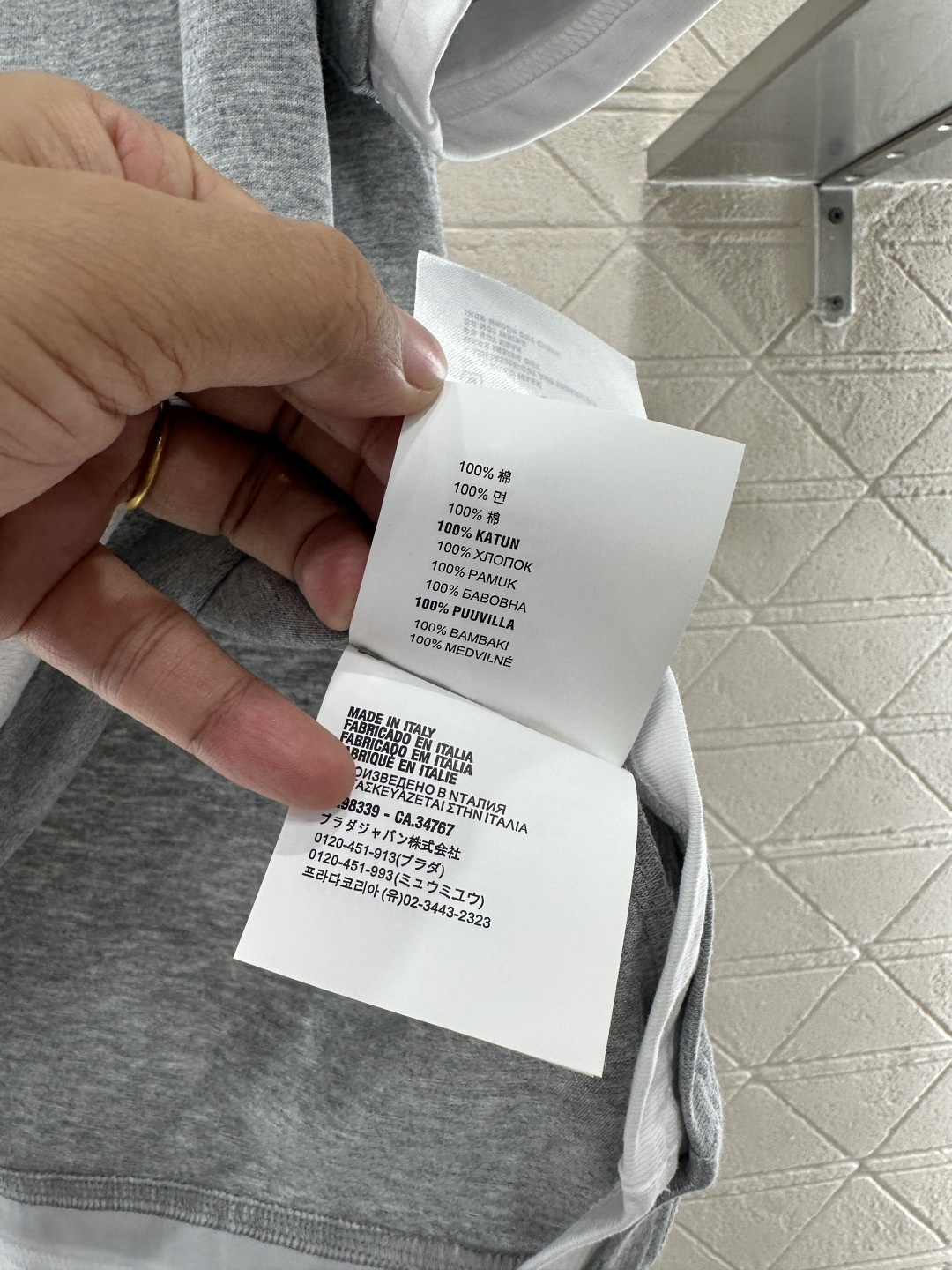 ♥Prad*♥2026新品上架 撞色假两件三角标𝑇𝑒𝑒定制YB斜纹全棉材质，透气舒适，质感十足，常规短袖