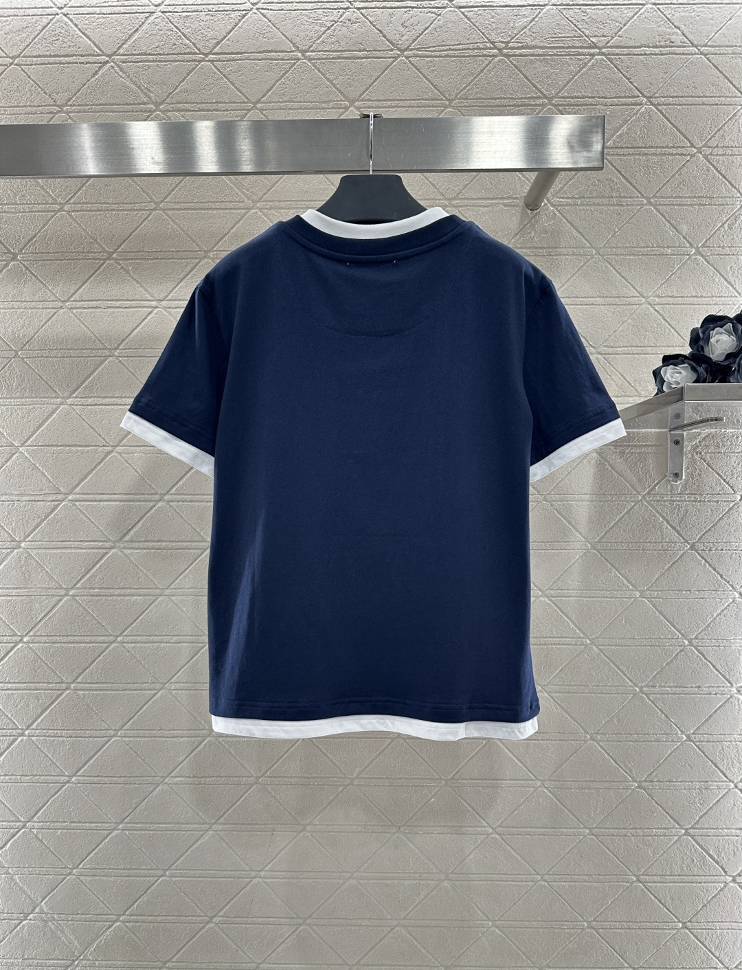 ♥Prad*♥2026新品上架 撞色假两件三角标𝑇𝑒𝑒定制YB斜纹全棉材质，透气舒适，质感十足，常规短袖