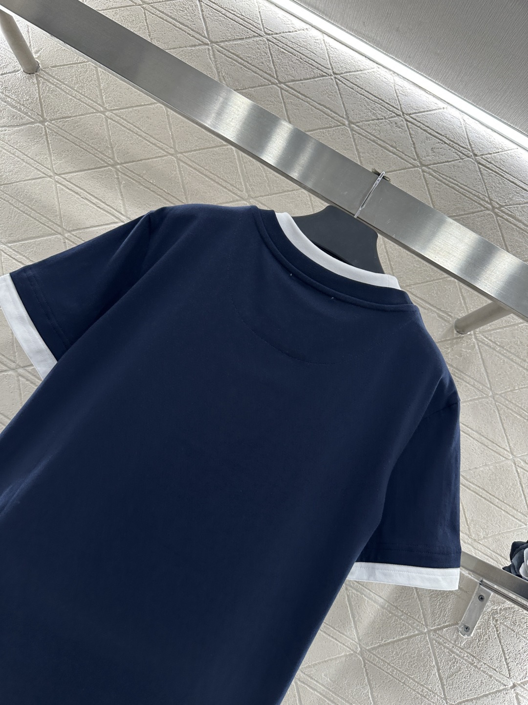 ♥Prad*♥2026新品上架 撞色假两件三角标𝑇𝑒𝑒定制YB斜纹全棉材质，透气舒适，质感十足，常规短袖