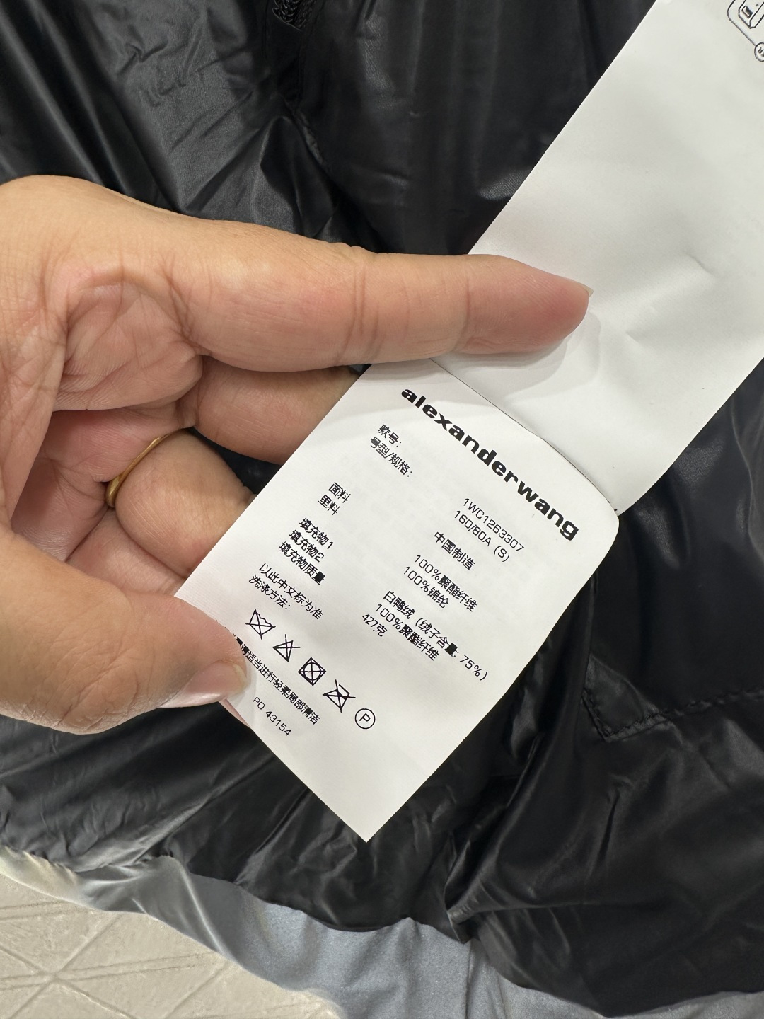 ♥Alecander wan*♥2026新品上架 立领炫彩夜光羽绒外套定制YB进口防风防水尼龙材质，其工