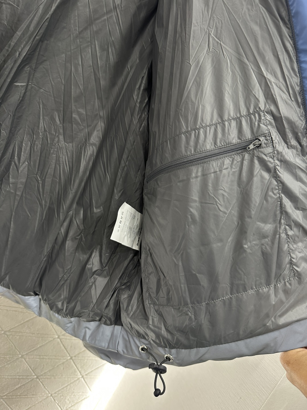 ♥Alecander wan*♥2026新品上架 立领炫彩夜光羽绒外套定制YB进口防风防水尼龙材质，其工