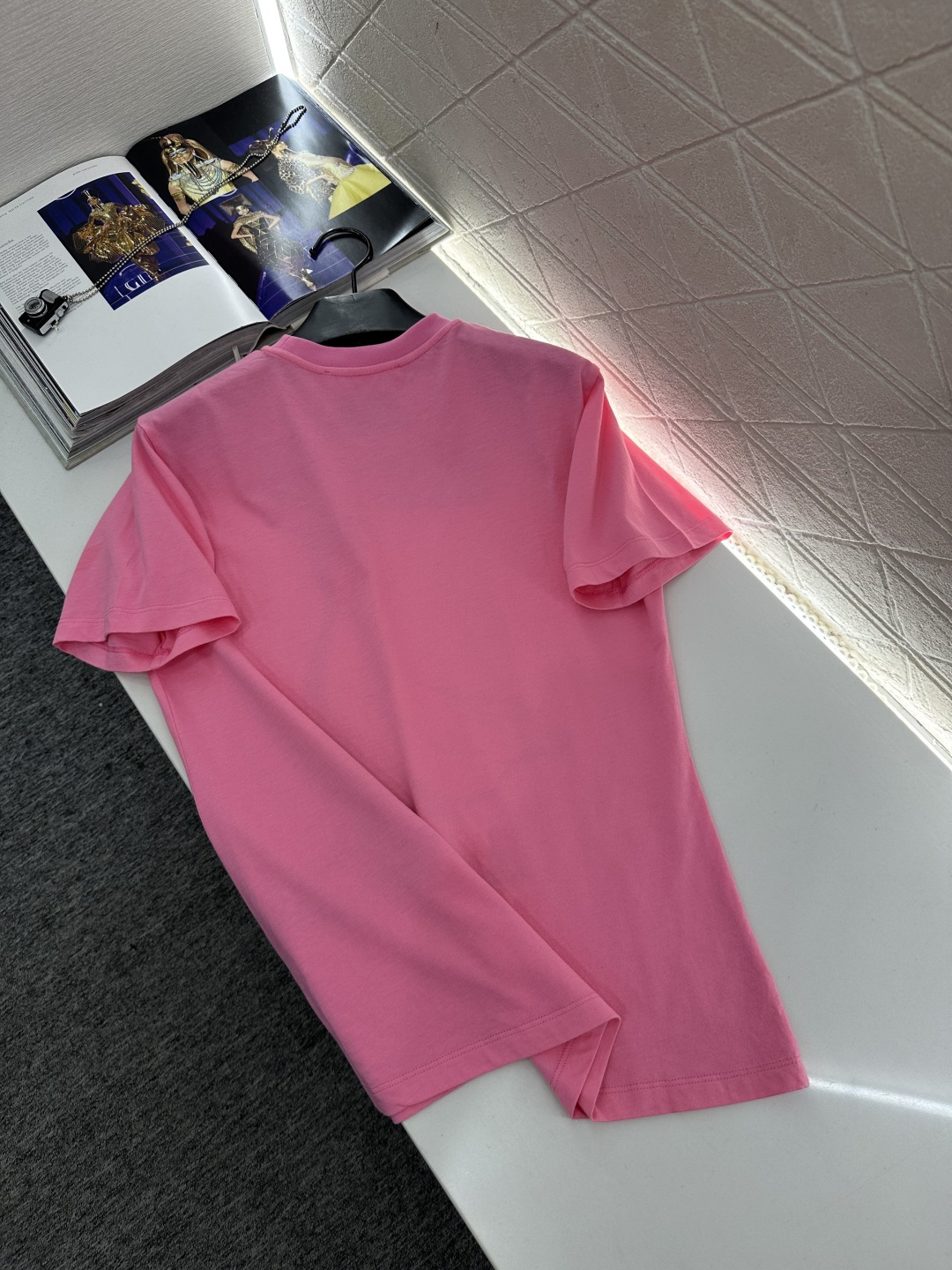 ♥Moschin*♥2026新品上架 撞色印花徽标𝑇𝑒𝑒定制YB斜纹全棉织造，透气舒适，轻薄细腻，宽松短