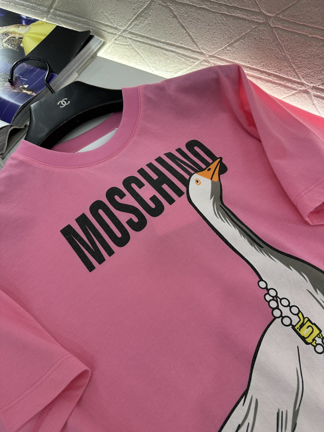 ♥Moschin*♥2026新品上架 撞色印花徽标𝑇𝑒𝑒定制YB斜纹全棉织造，透气舒适，轻薄细腻，宽松短