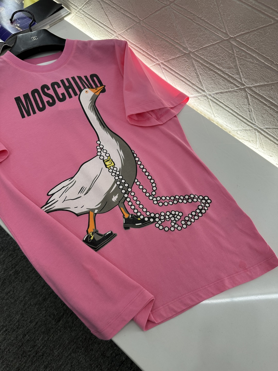♥Moschin*♥2026新品上架 撞色印花徽标𝑇𝑒𝑒定制YB斜纹全棉织造，透气舒适，轻薄细腻，宽松短