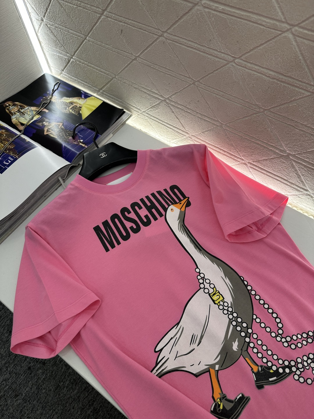 ♥Moschin*♥2026新品上架 撞色印花徽标𝑇𝑒𝑒定制YB斜纹全棉织造，透气舒适，轻薄细腻，宽松短