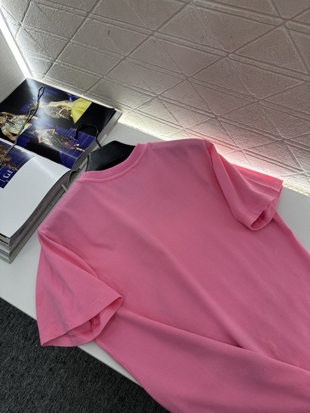 ♥Moschin*♥2026新品上架 撞色印花徽标𝑇𝑒𝑒定制YB斜纹全棉织造，透气舒适，轻薄细腻，宽松短