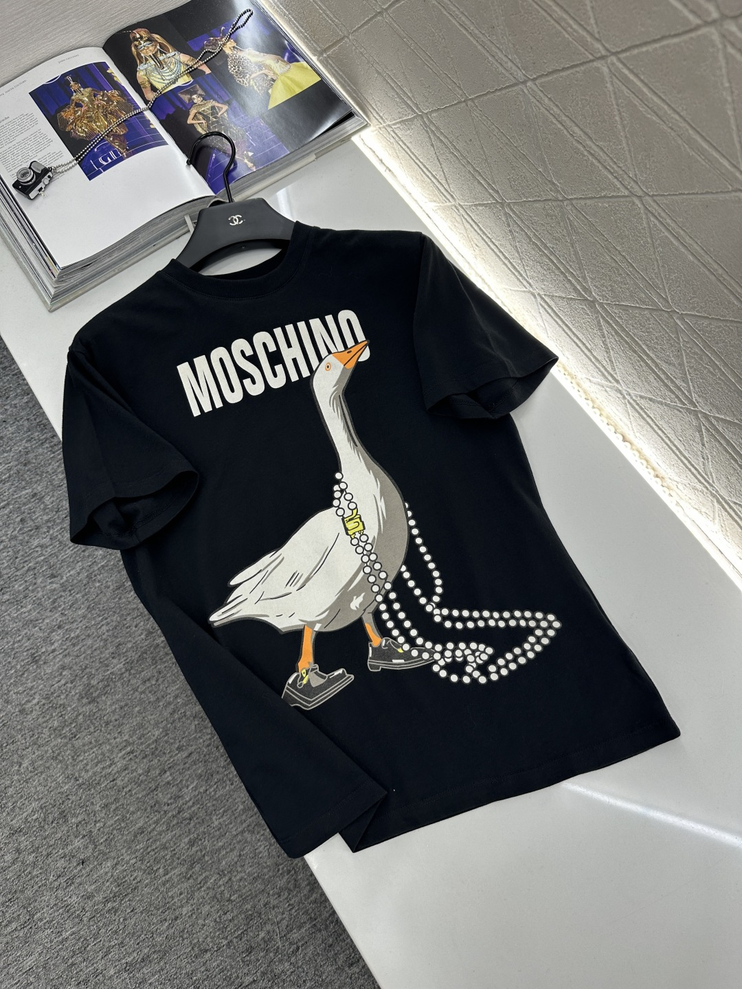 ♥Moschin*♥2026新品上架 撞色印花徽标𝑇𝑒𝑒定制YB斜纹全棉织造，透气舒适，轻薄细腻，宽松短