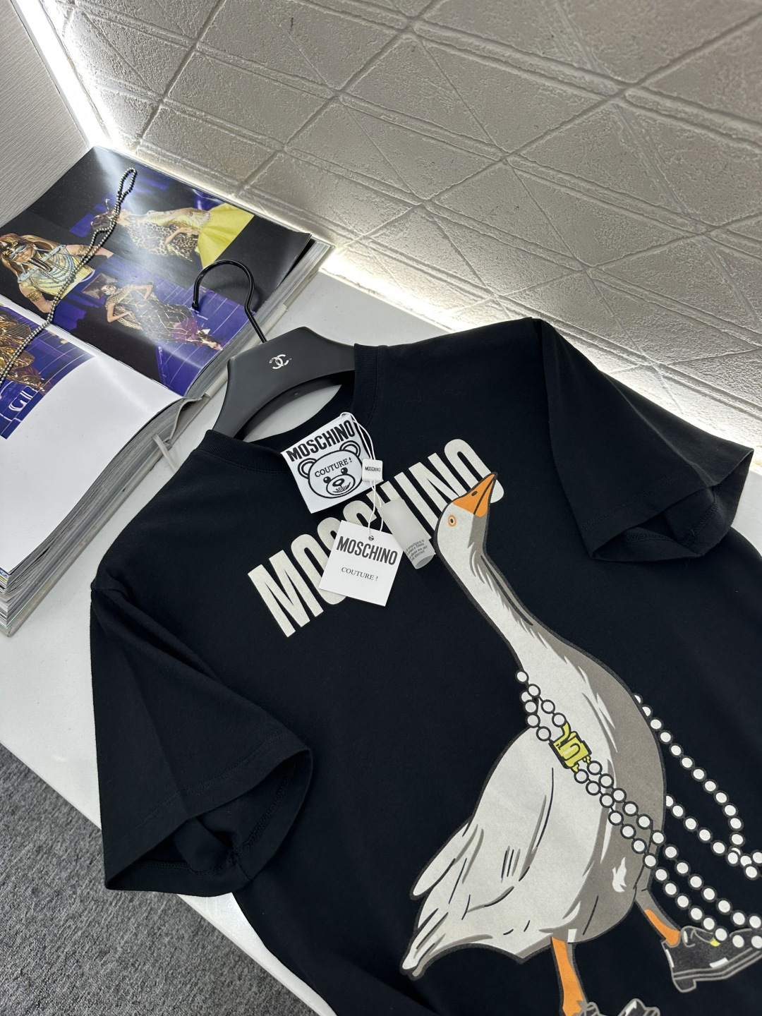 ♥Moschin*♥2026新品上架 撞色印花徽标𝑇𝑒𝑒定制YB斜纹全棉织造，透气舒适，轻薄细腻，宽松短