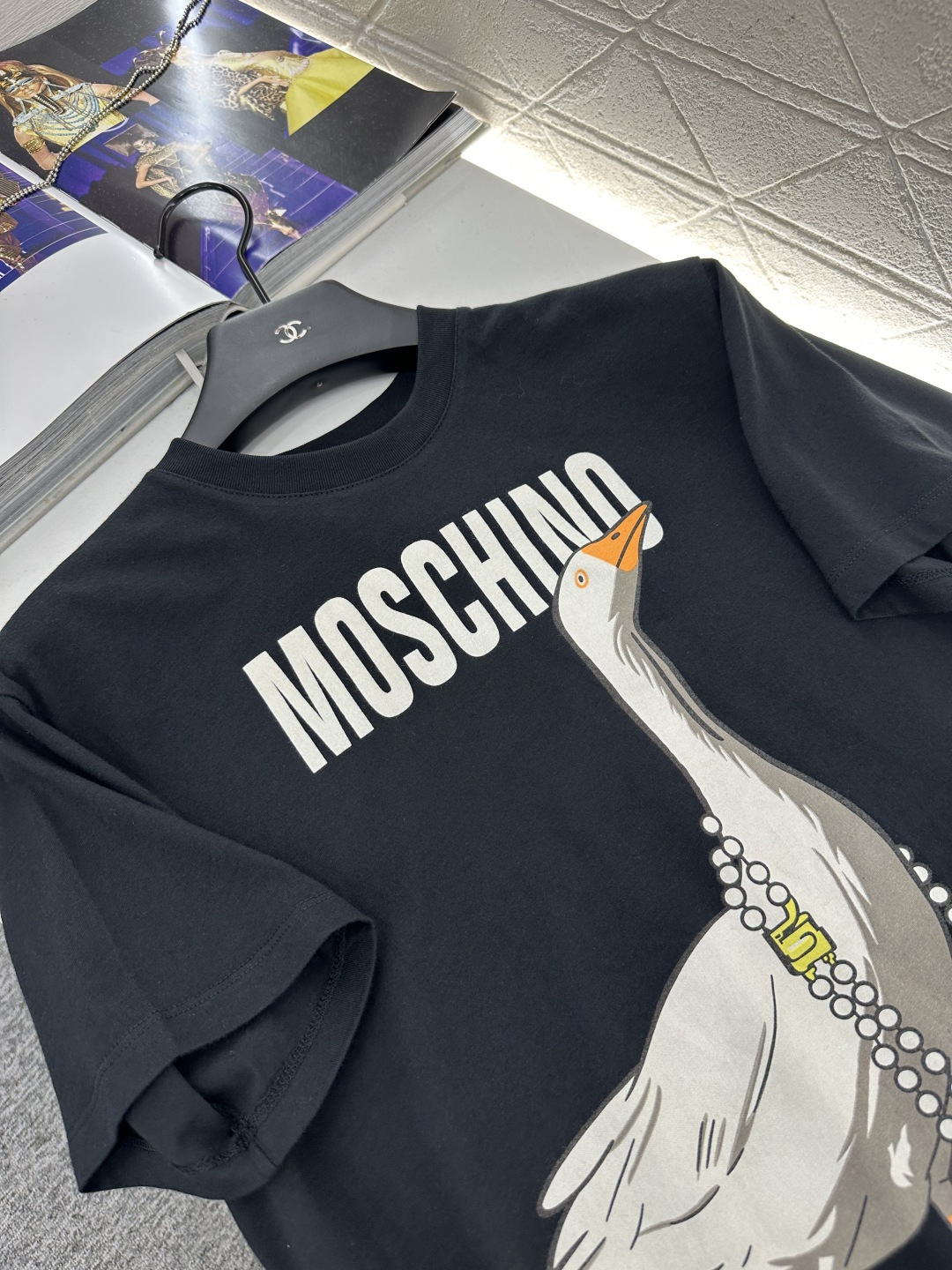 ♥Moschin*♥2026新品上架 撞色印花徽标𝑇𝑒𝑒定制YB斜纹全棉织造，透气舒适，轻薄细腻，宽松短