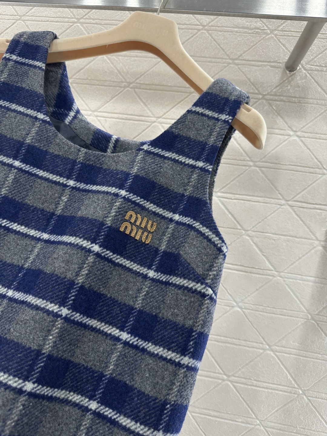 ♥Miumi*♥2026新品上架 格纹毛呢背心裙定制YB进口百分百初剪羊毛呢材质，肌理明显，挺括有型，U