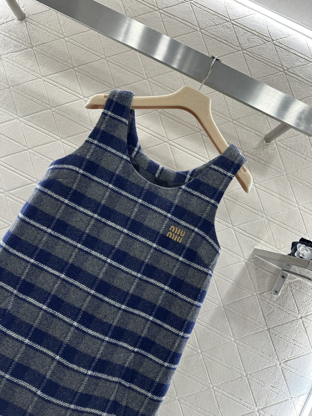 ♥Miumi*♥2026新品上架 格纹毛呢背心裙定制YB进口百分百初剪羊毛呢材质，肌理明显，挺括有型，U