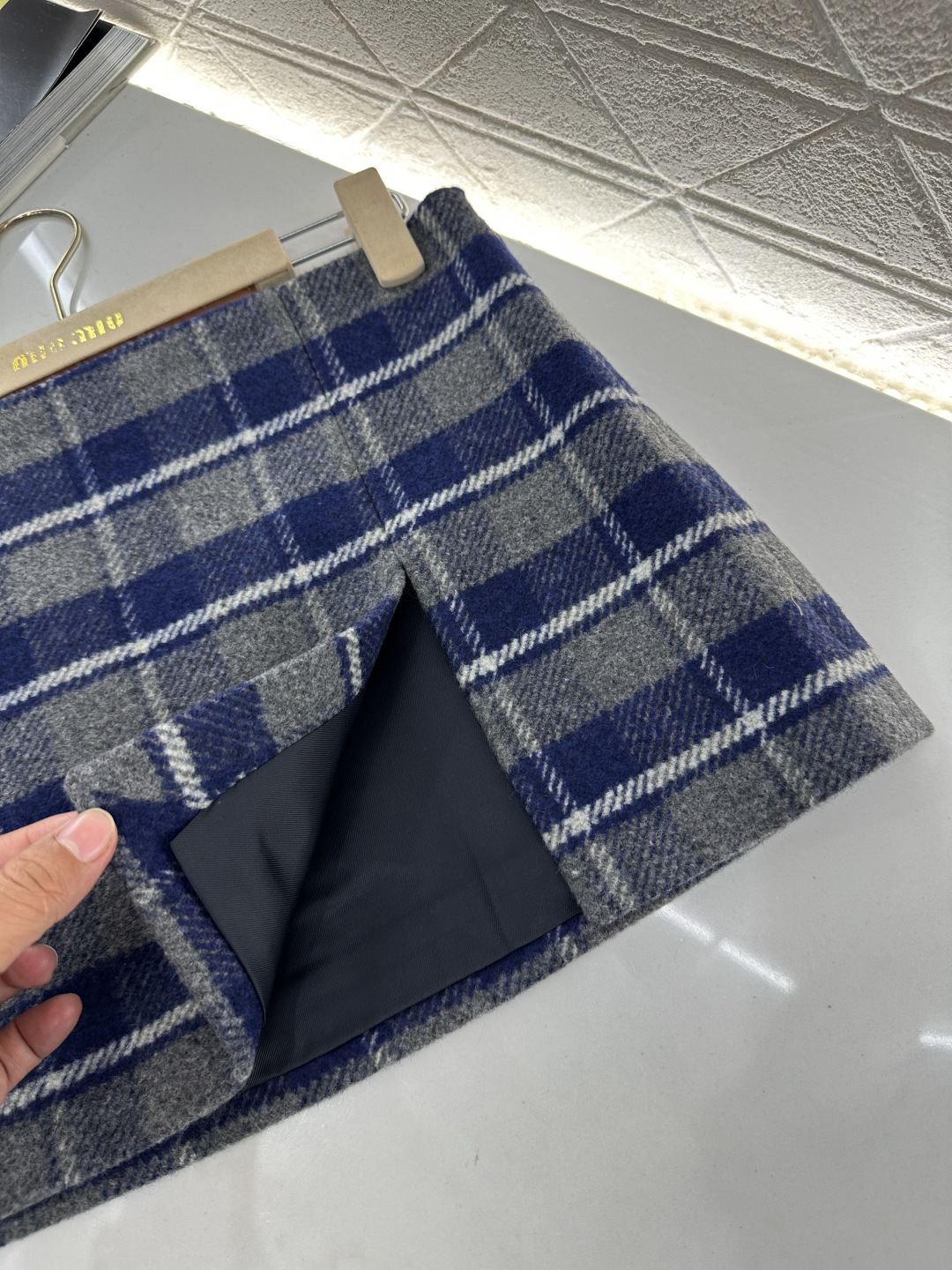 ♥Miumi*♥2026新品上架 格纹毛呢开衩短裙定制YB进口百分百初剪羊毛呢材质，肌理明显，挺括有型，