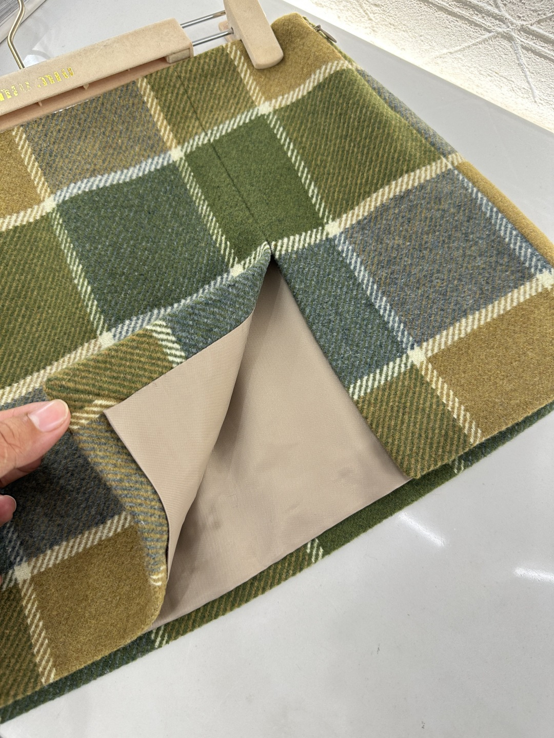 ♥Miumi*♥2025新品上架 格纹毛呢棉服外套短裙套装定制YB进口百分百初剪羊毛材质，肌理明显，挺括