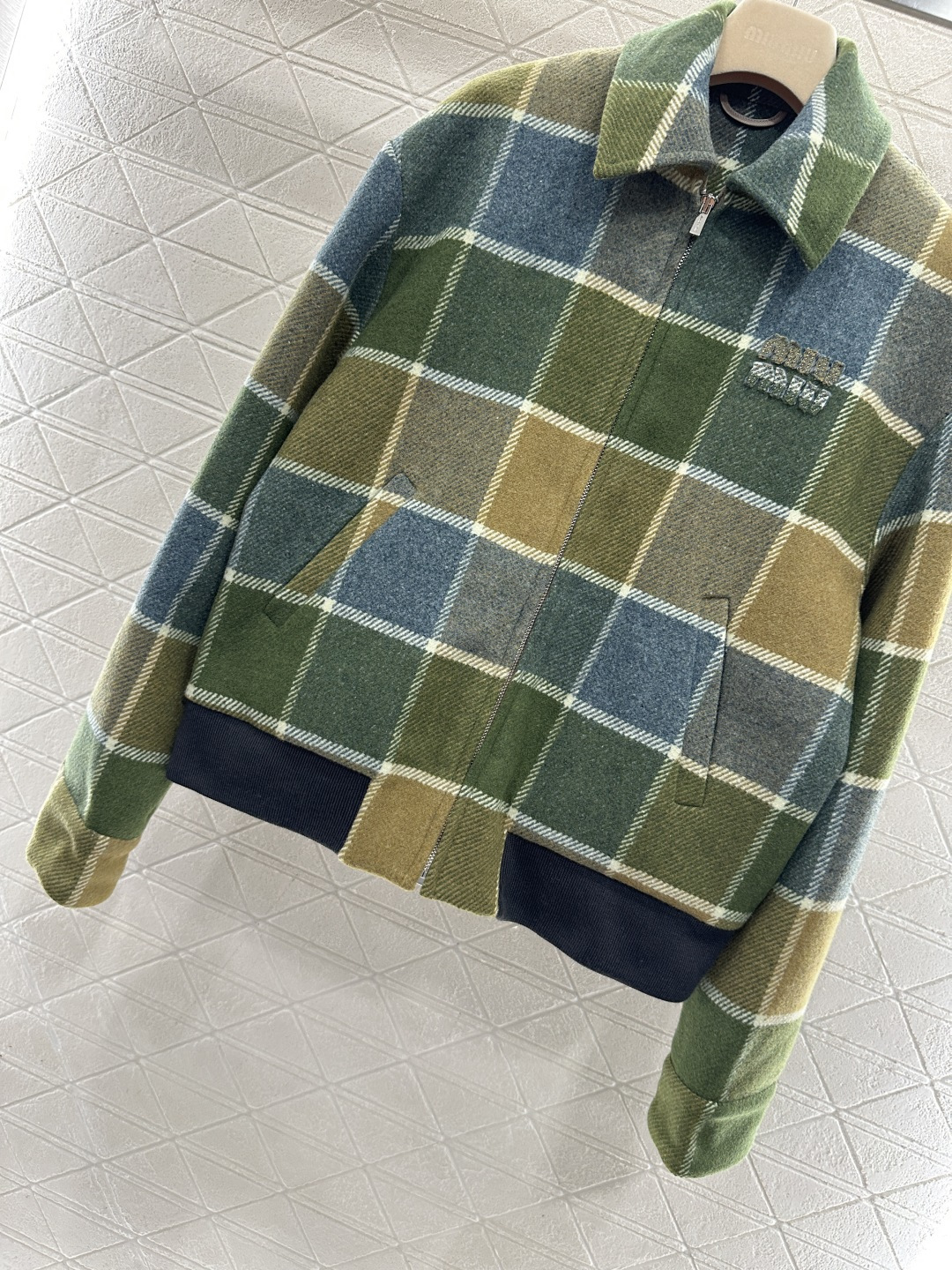 ♥Miumi*♥2025新品上架 格纹毛呢棉服外套短裙套装定制YB进口百分百初剪羊毛材质，肌理明显，挺括