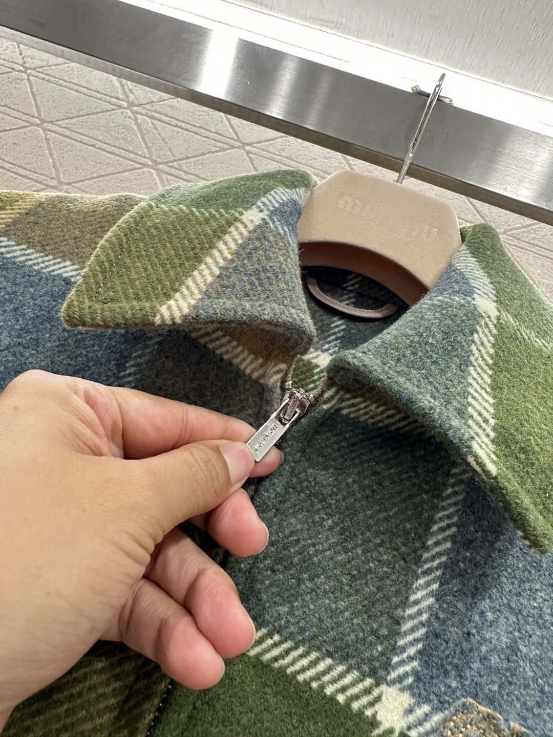 ♥Miumi*♥2025新品上架 格纹毛呢棉服外套短裙套装定制YB进口百分百初剪羊毛材质，肌理明显，挺括