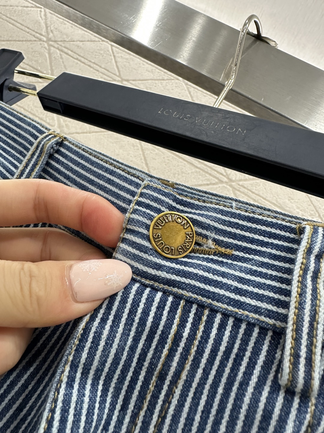 ♥Louis vuitto*♥2026新品上架 条纹牛仔阔腿弯刀长裤定制YB斜纹牛仔棉材质，面料柔挺舒适