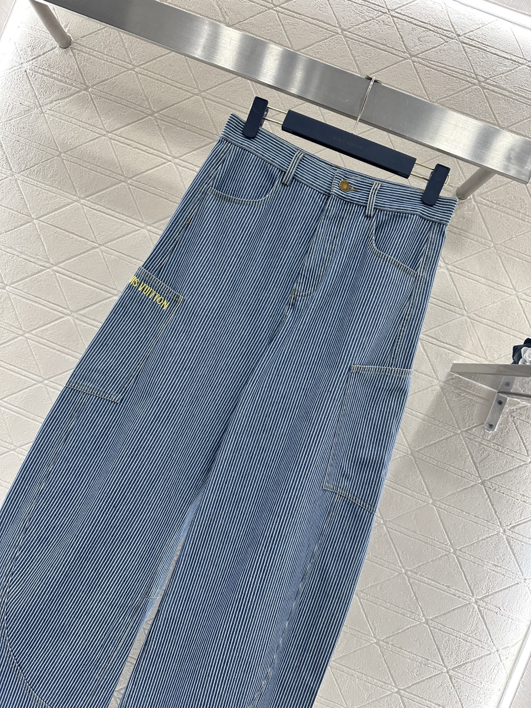 ♥Louis vuitto*♥2026新品上架 条纹牛仔阔腿弯刀长裤定制YB斜纹牛仔棉材质，面料柔挺舒适