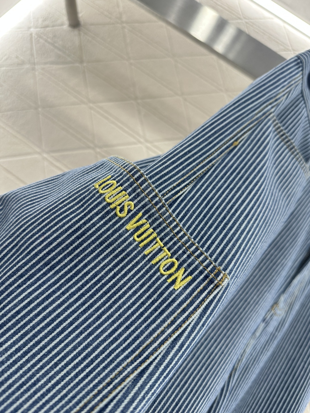 ♥Louis vuitto*♥2026新品上架 条纹牛仔阔腿弯刀长裤定制YB斜纹牛仔棉材质，面料柔挺舒适