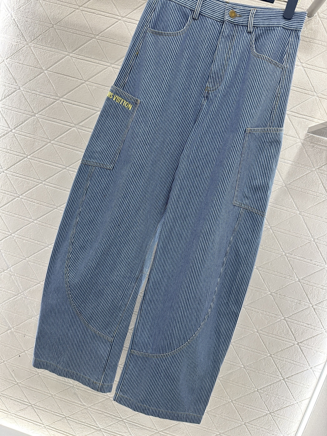 ♥Louis vuitto*♥2026新品上架 条纹牛仔阔腿弯刀长裤定制YB斜纹牛仔棉材质，面料柔挺舒适