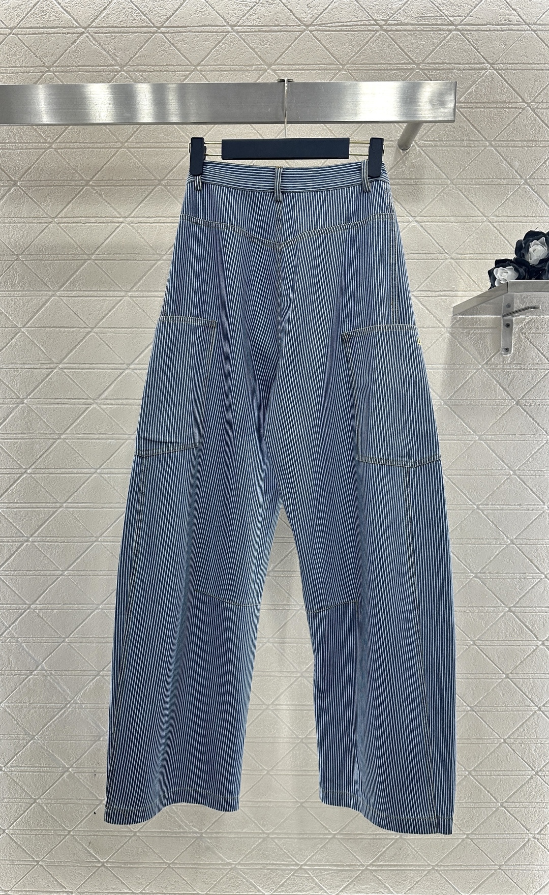 ♥Louis vuitto*♥2026新品上架 条纹牛仔阔腿弯刀长裤定制YB斜纹牛仔棉材质，面料柔挺舒适