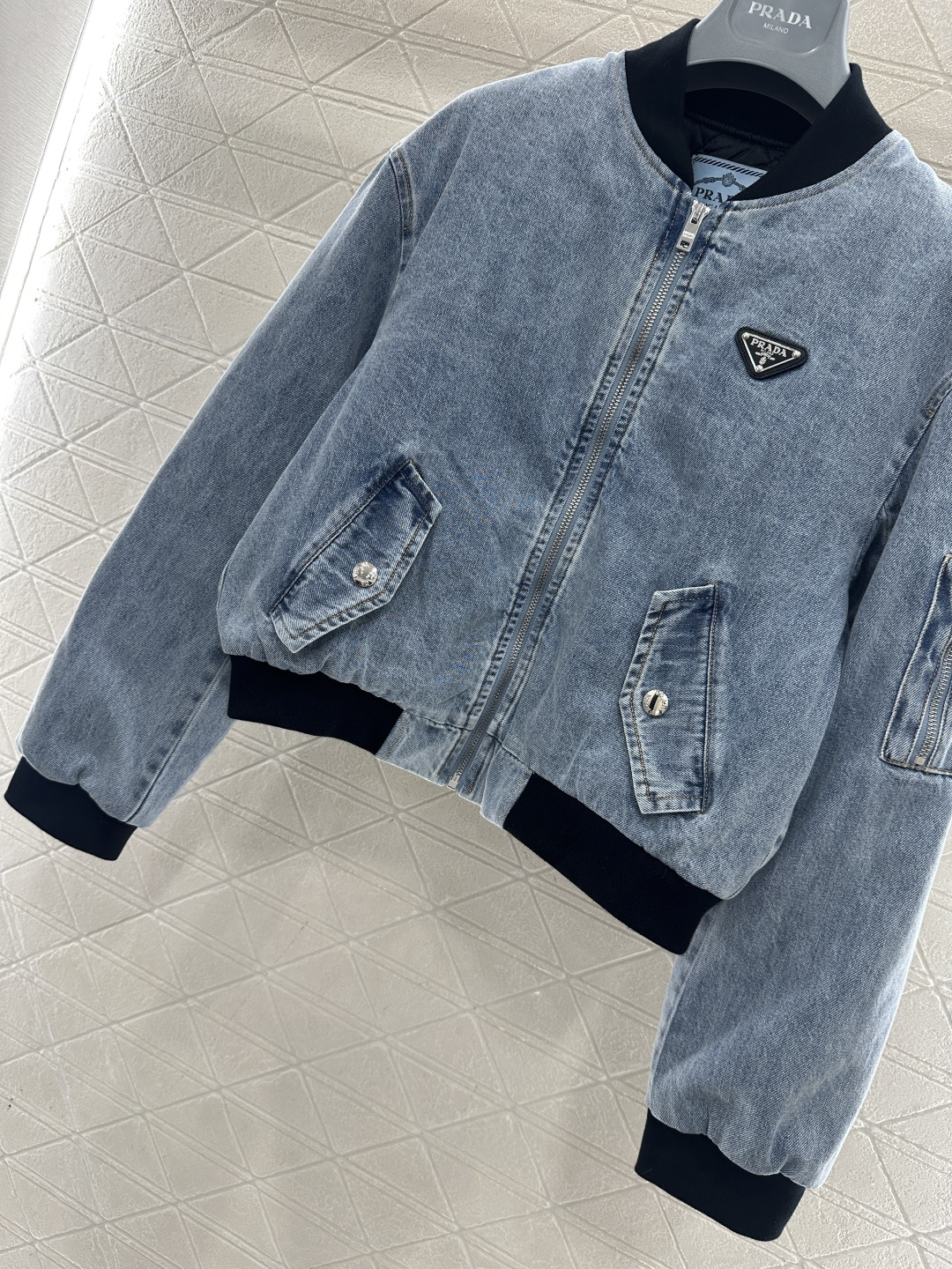 ♥Prad*♥2026新品上架 牛仔拼接棒球棉服外套定制YB斜纹牛仔棉材质，质感光泽，轻便舒适，品相十足