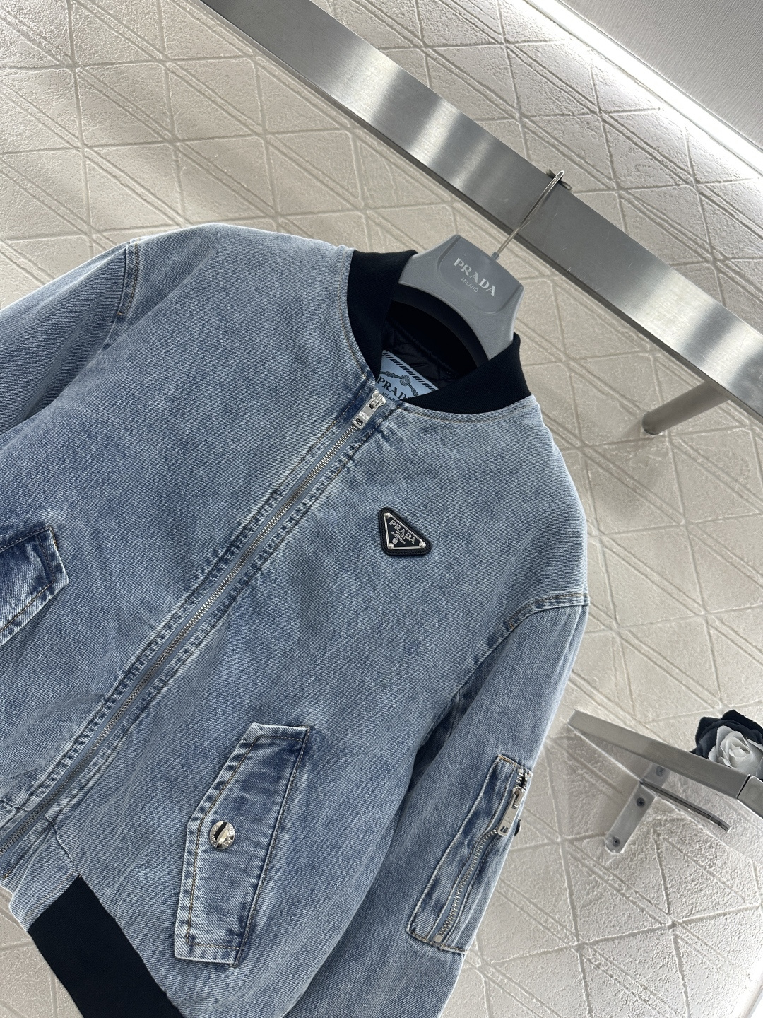 ♥Prad*♥2026新品上架 牛仔拼接棒球棉服外套定制YB斜纹牛仔棉材质，质感光泽，轻便舒适，品相十足