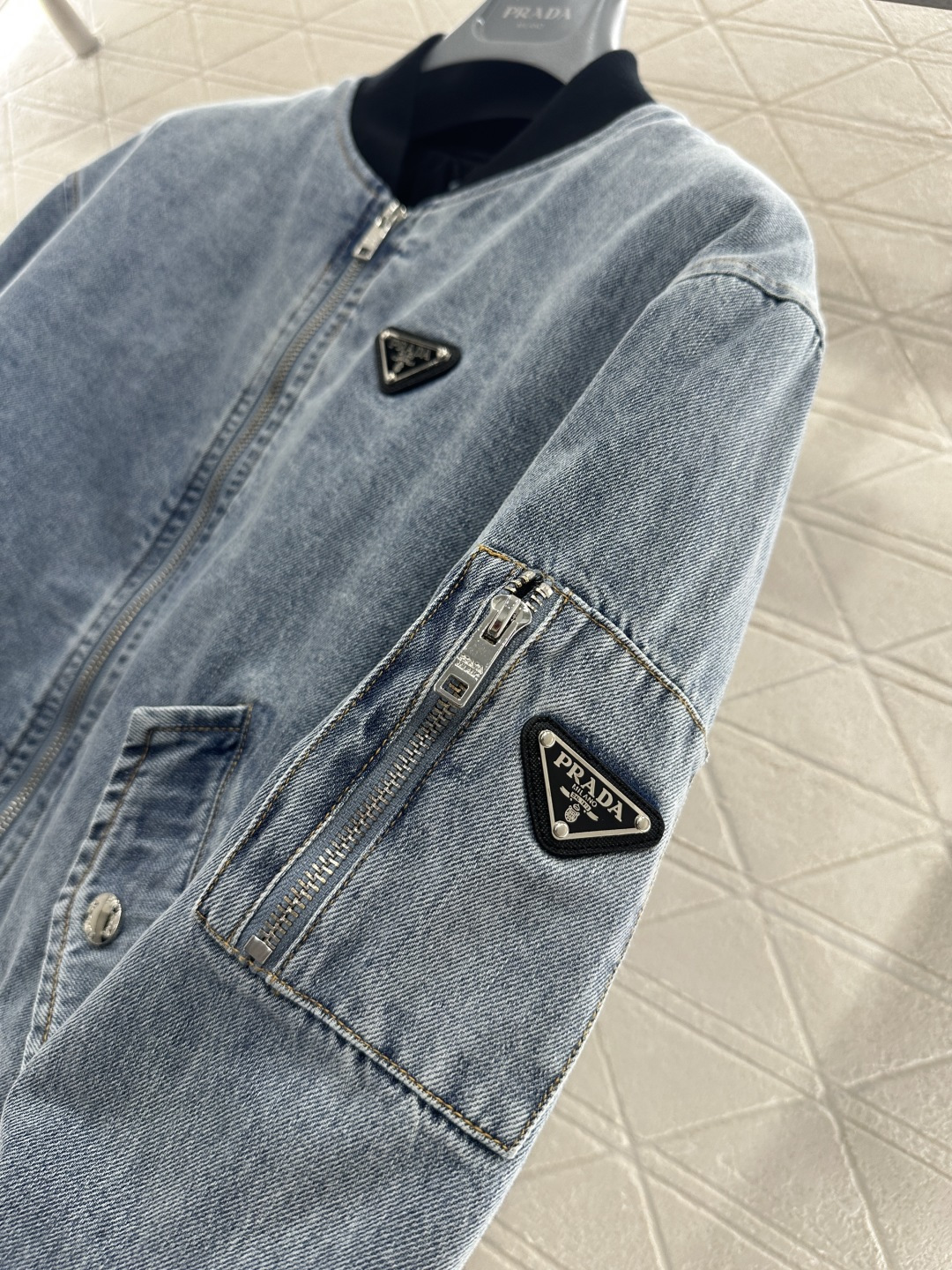 ♥Prad*♥2026新品上架 牛仔拼接棒球棉服外套定制YB斜纹牛仔棉材质，质感光泽，轻便舒适，品相十足