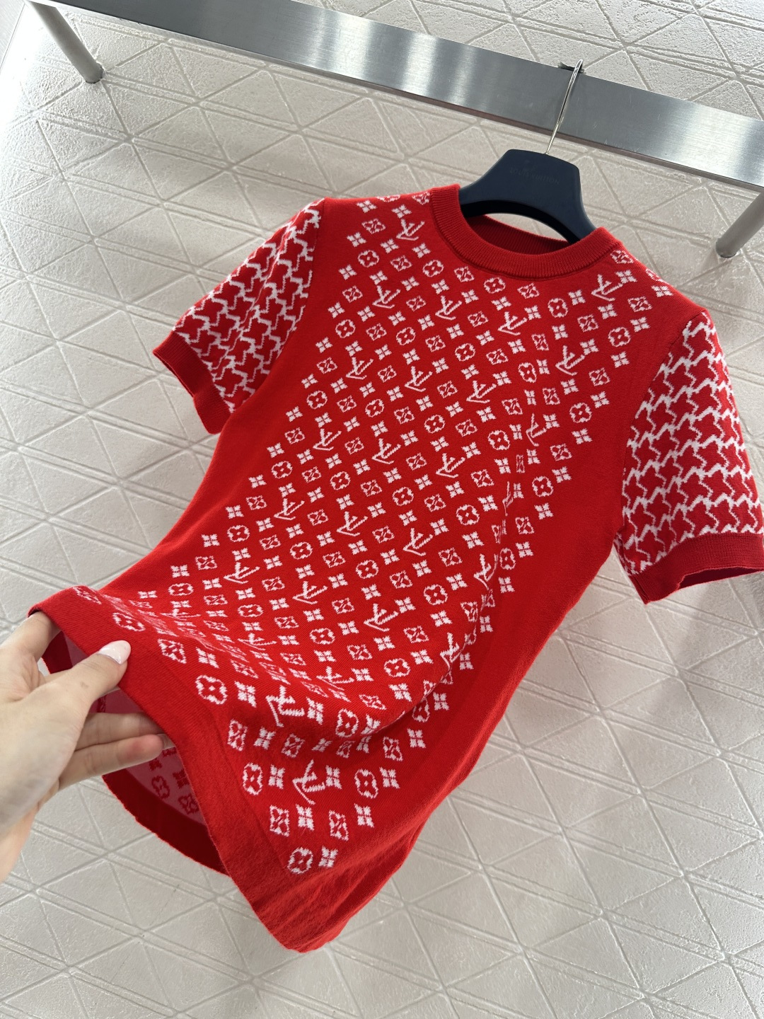 ♥Louis vuitto*♥2026新品上架 提花圆领短袖毛衣定制YB羊毛针织材质，质感高级，舒适柔软