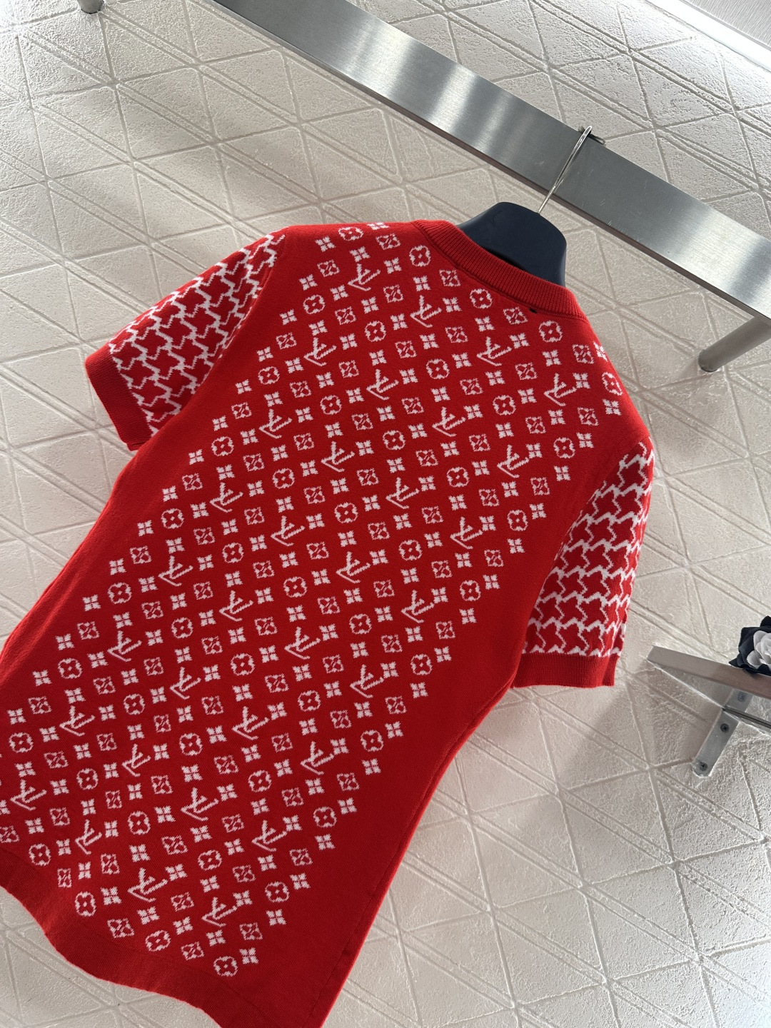 ♥Louis vuitto*♥2026新品上架 提花圆领短袖毛衣定制YB羊毛针织材质，质感高级，舒适柔软