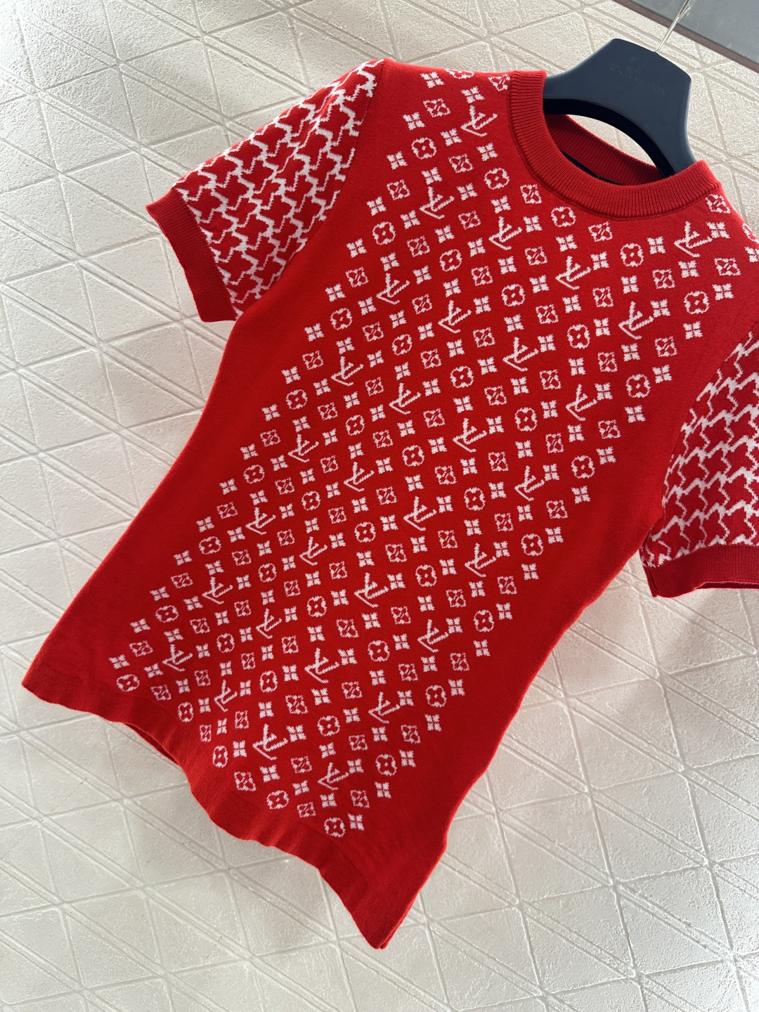 ♥Louis vuitto*♥2026新品上架 提花圆领短袖毛衣定制YB羊毛针织材质，质感高级，舒适柔软