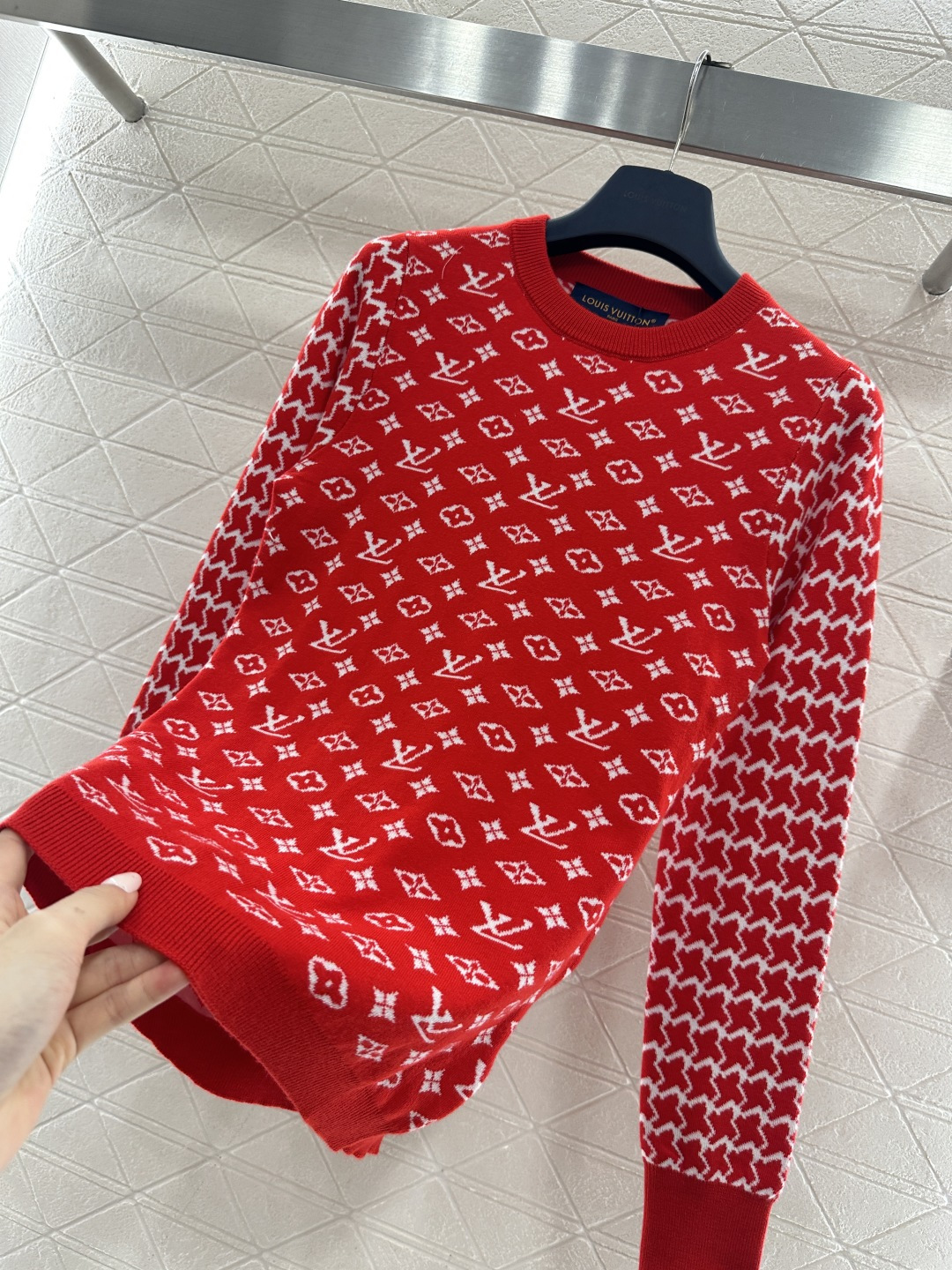 ♥Louis vuitto*♥2026新品上架 提花圆领长袖毛衣定制YB羊毛针织材质，质感高级，舒适柔软