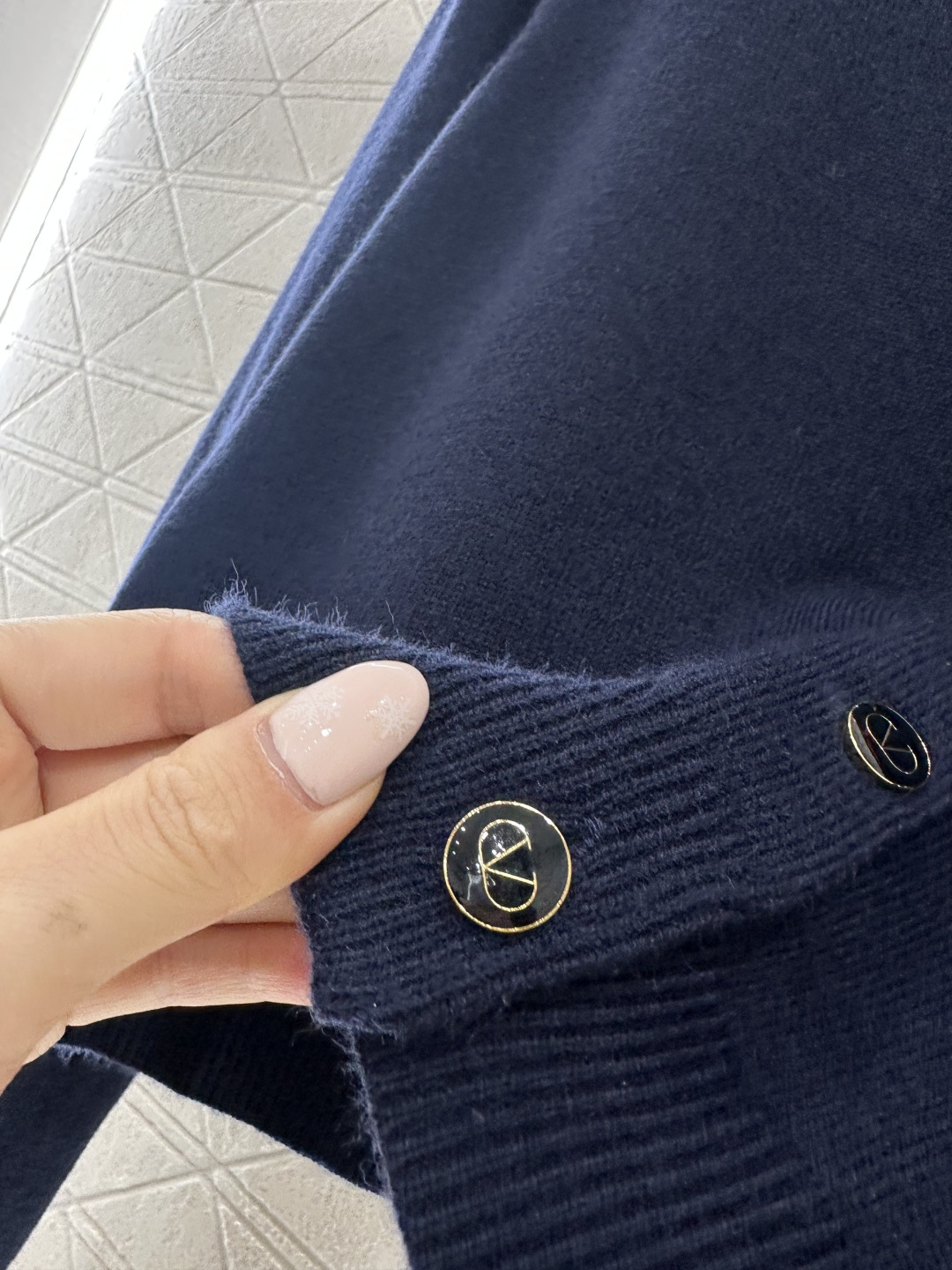 ♥Valentin*♥2026新品上架 立体樱桃🍒圆领针织开衫定制YB羊毛针织材质，质感高级，舒适柔软，