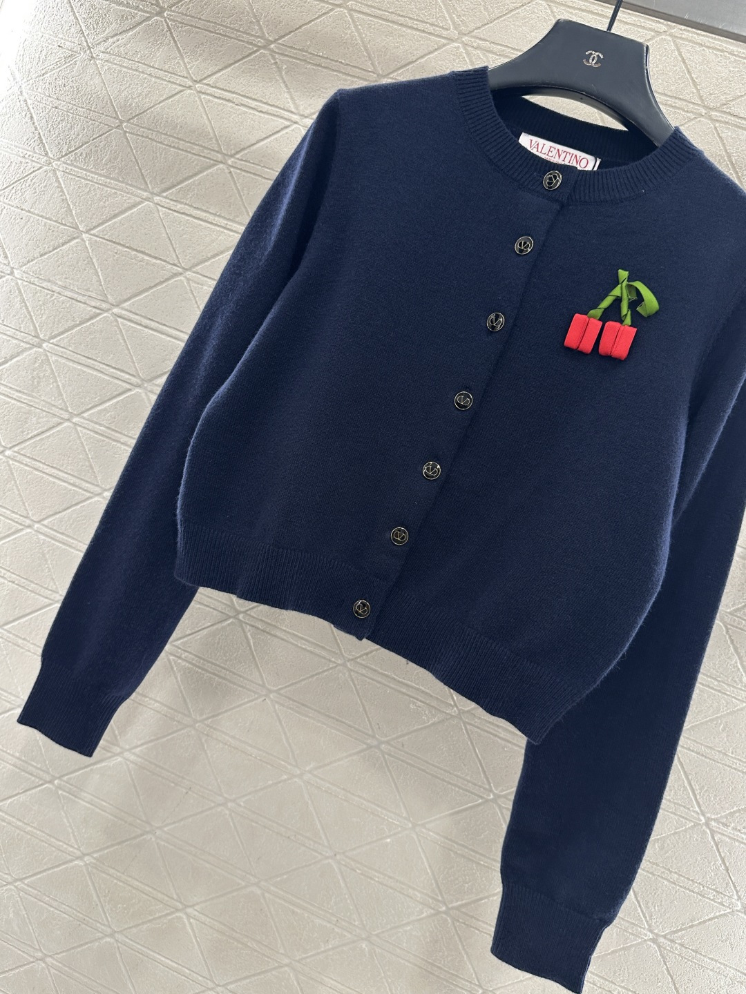 ♥Valentin*♥2026新品上架 立体樱桃🍒圆领针织开衫定制YB羊毛针织材质，质感高级，舒适柔软，