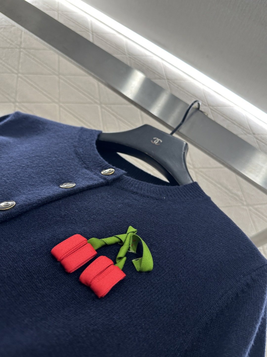 ♥Valentin*♥2026新品上架 立体樱桃🍒圆领针织开衫定制YB羊毛针织材质，质感高级，舒适柔软，