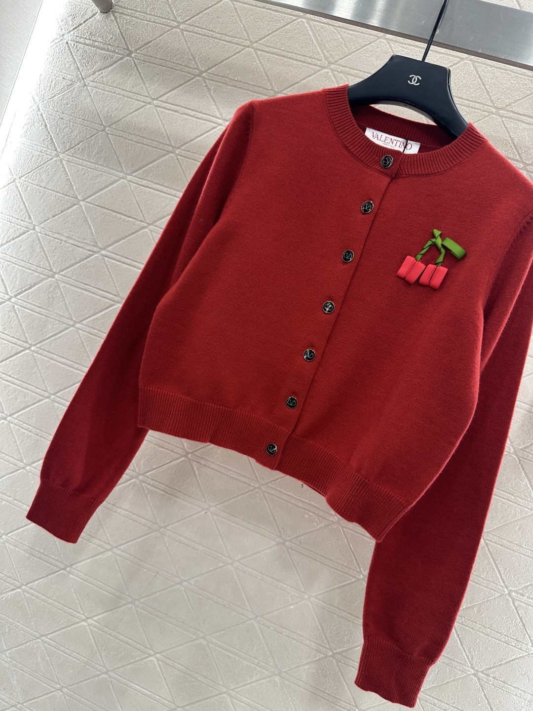 ♥Valentin*♥2026新品上架 立体樱桃🍒圆领针织开衫定制YB羊毛针织材质，质感高级，舒适柔软，