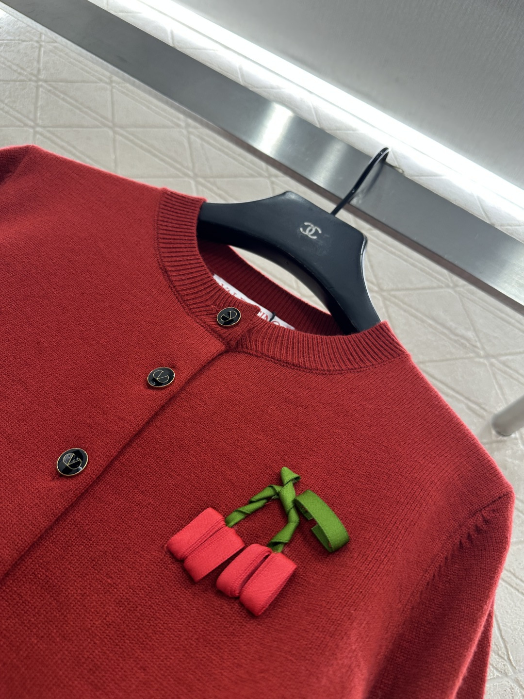 ♥Valentin*♥2026新品上架 立体樱桃🍒圆领针织开衫定制YB羊毛针织材质，质感高级，舒适柔软，