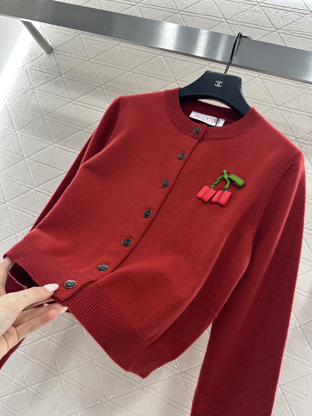 ♥Valentin*♥2026新品上架 立体樱桃🍒圆领针织开衫定制YB羊毛针织材质，质感高级，舒适柔软，