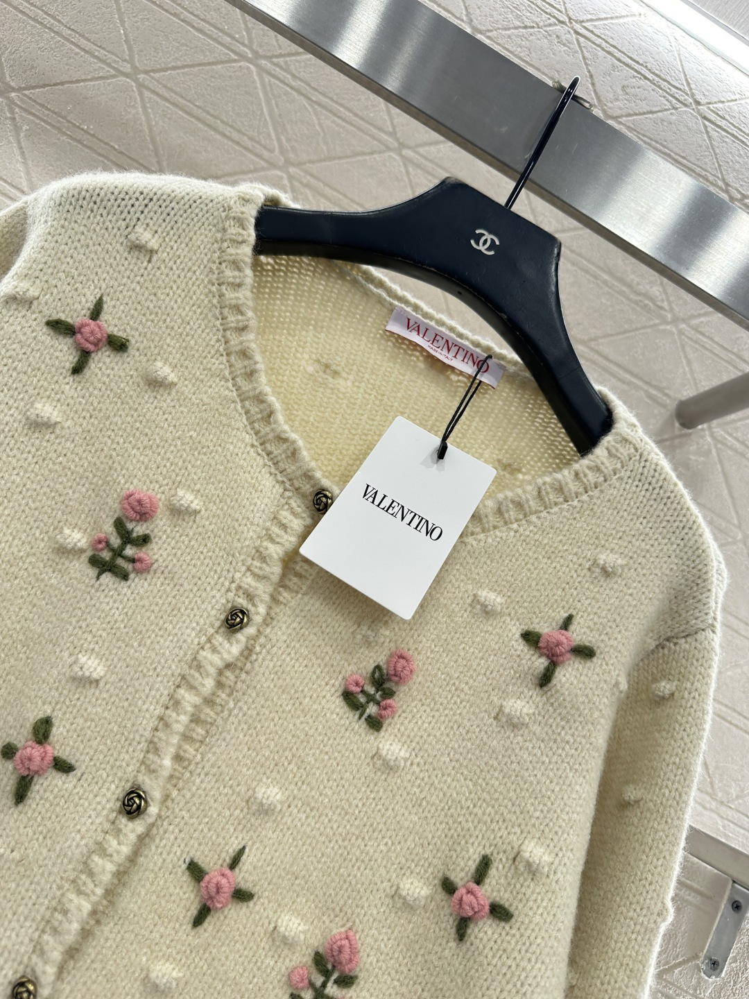 ♥Valentin*♥2026新品上架 碎花刺绣圆领针织开衫定制YB羊毛针织材质，质感高级，舒适柔软，圆