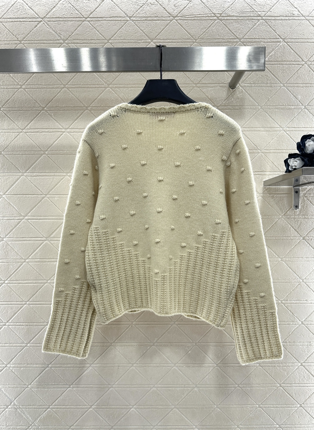 ♥Valentin*♥2026新品上架 碎花刺绣圆领针织开衫定制YB羊毛针织材质，质感高级，舒适柔软，圆