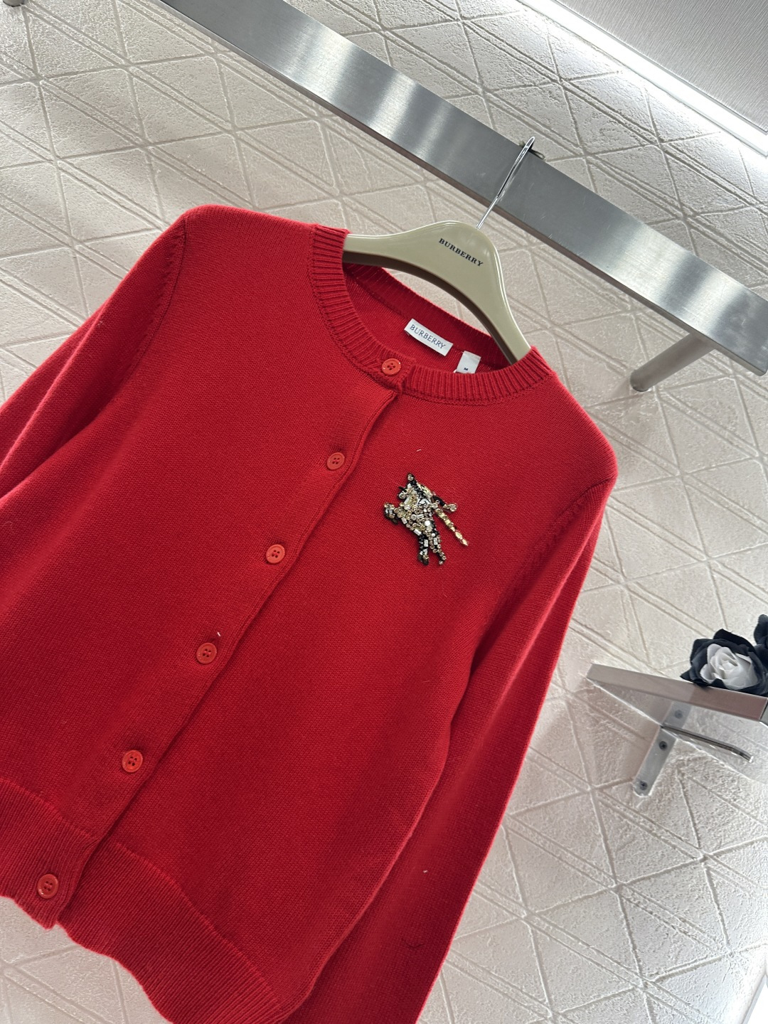 ♥BBR*♥2026新品上架 贺岁水钻圆领针织开衫新年贺岁系列#定制YB羊绒羊毛针织材质，质感高级，舒适