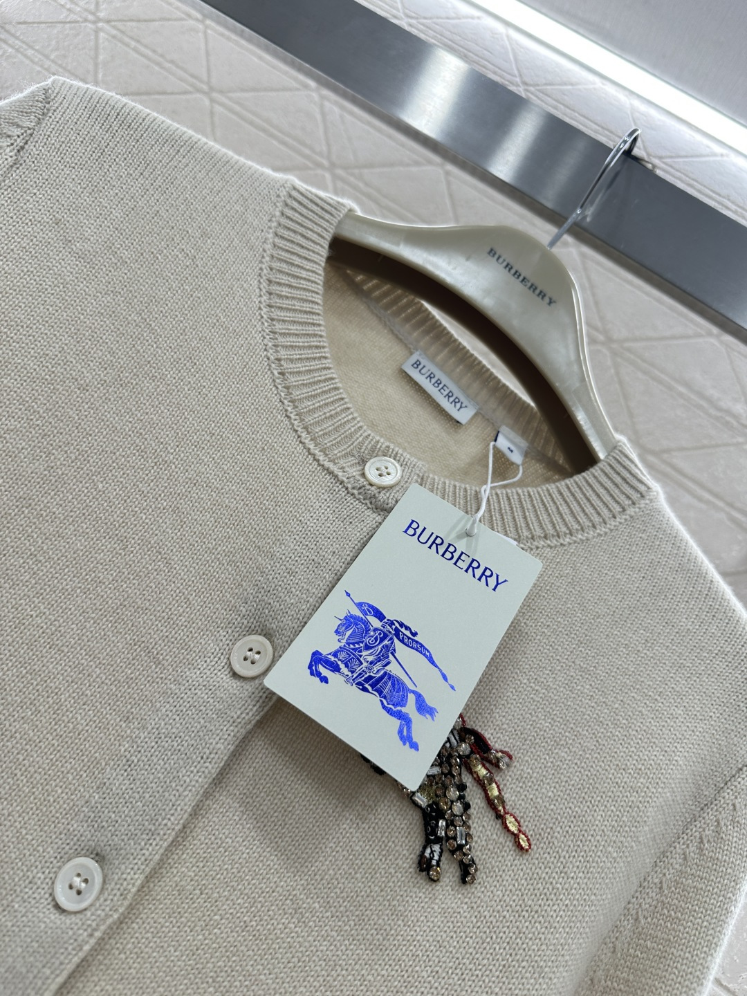 ♥BBR*♥2026新品上架 贺岁水钻圆领针织开衫新年贺岁系列#定制YB羊绒羊毛针织材质，质感高级，舒适