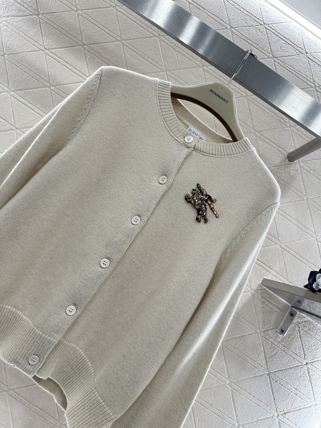 ♥BBR*♥2026新品上架 贺岁水钻圆领针织开衫新年贺岁系列#定制YB羊绒羊毛针织材质，质感高级，舒适