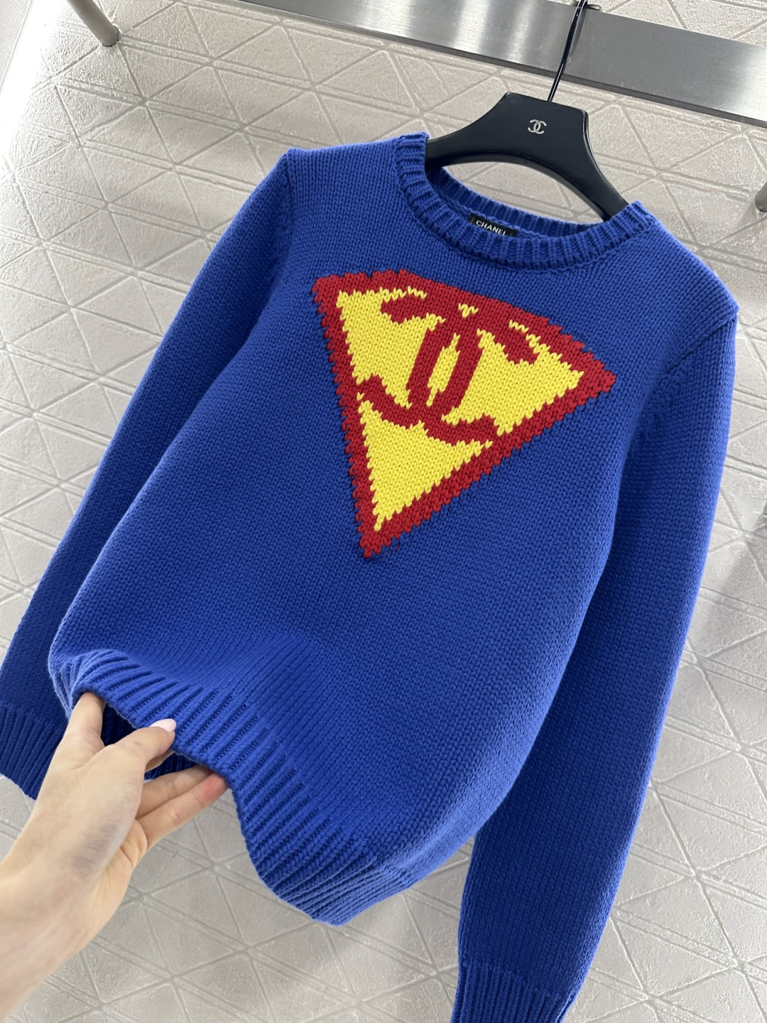 ♥Chane*♥2026新品上架 圆领超人徽标针织套头毛衣定制YB羊毛纱线织造，穿搭舒适，质感十足，圆领